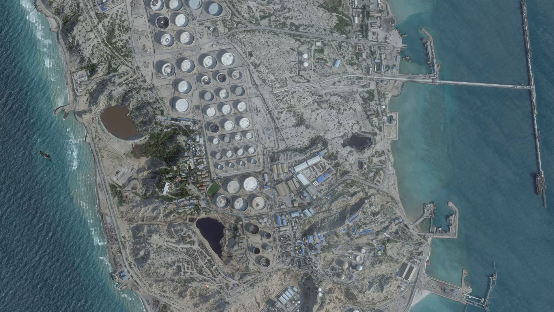 যুক্তরাষ্ট্রের হামলা ইরানের খারগ দ্বীপে, দাবি ট্রাম্পের