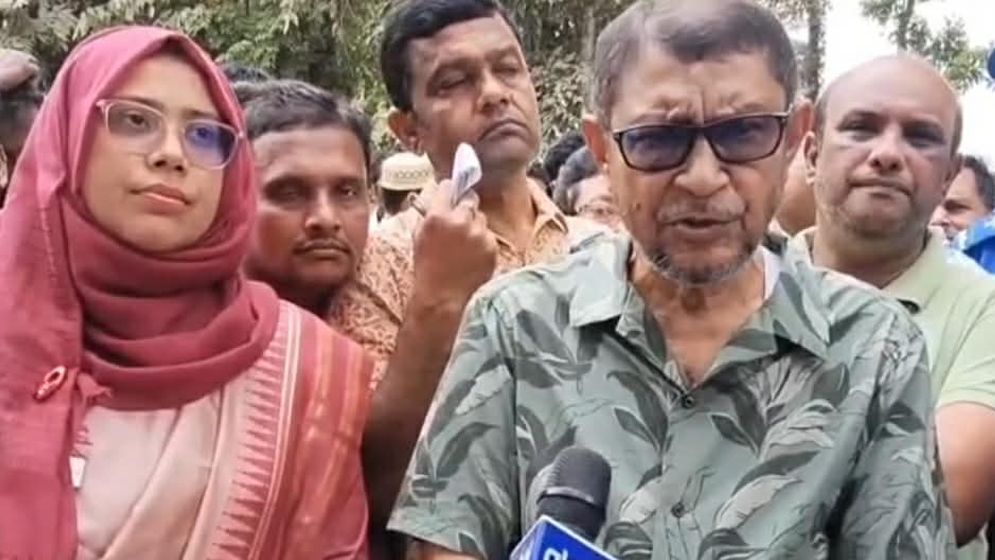 স্বাস্থ্যমন্ত্রী: অফিসে উপস্থিতির অভাবও দুর্নীতি