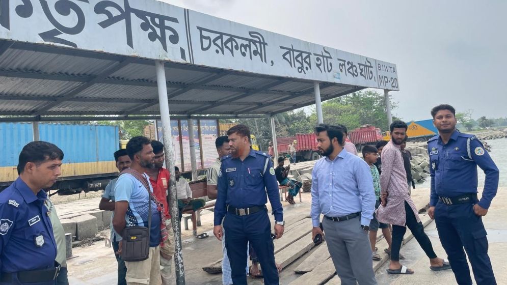 নদী থেকে অবৈধ বালু উত্তোলনে অভিযান শুরু