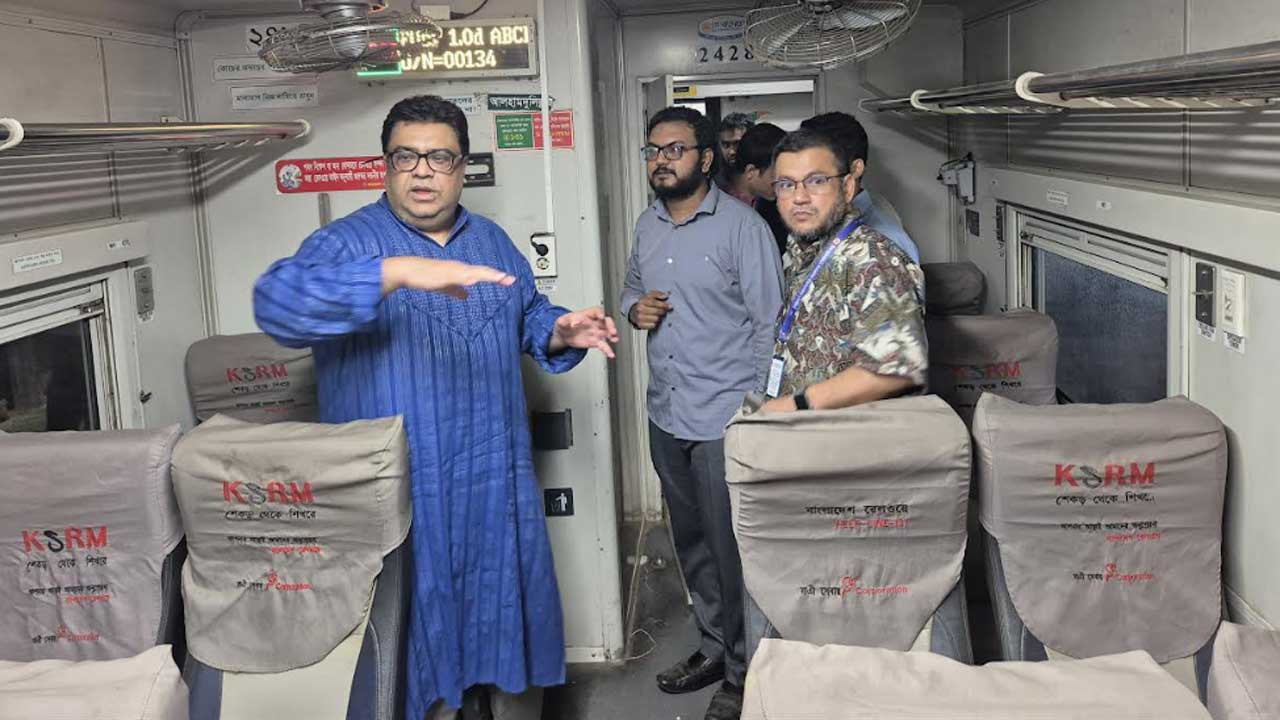 ট্রেনে স্টারলিংকের ইন্টারনেট সেবা চালু করেছে বিএসসিএল