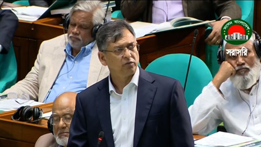 অধ্যাদেশে সংবিধান পরিবর্তন সম্ভব নয়: স্বরাষ্ট্রমন্ত্রী