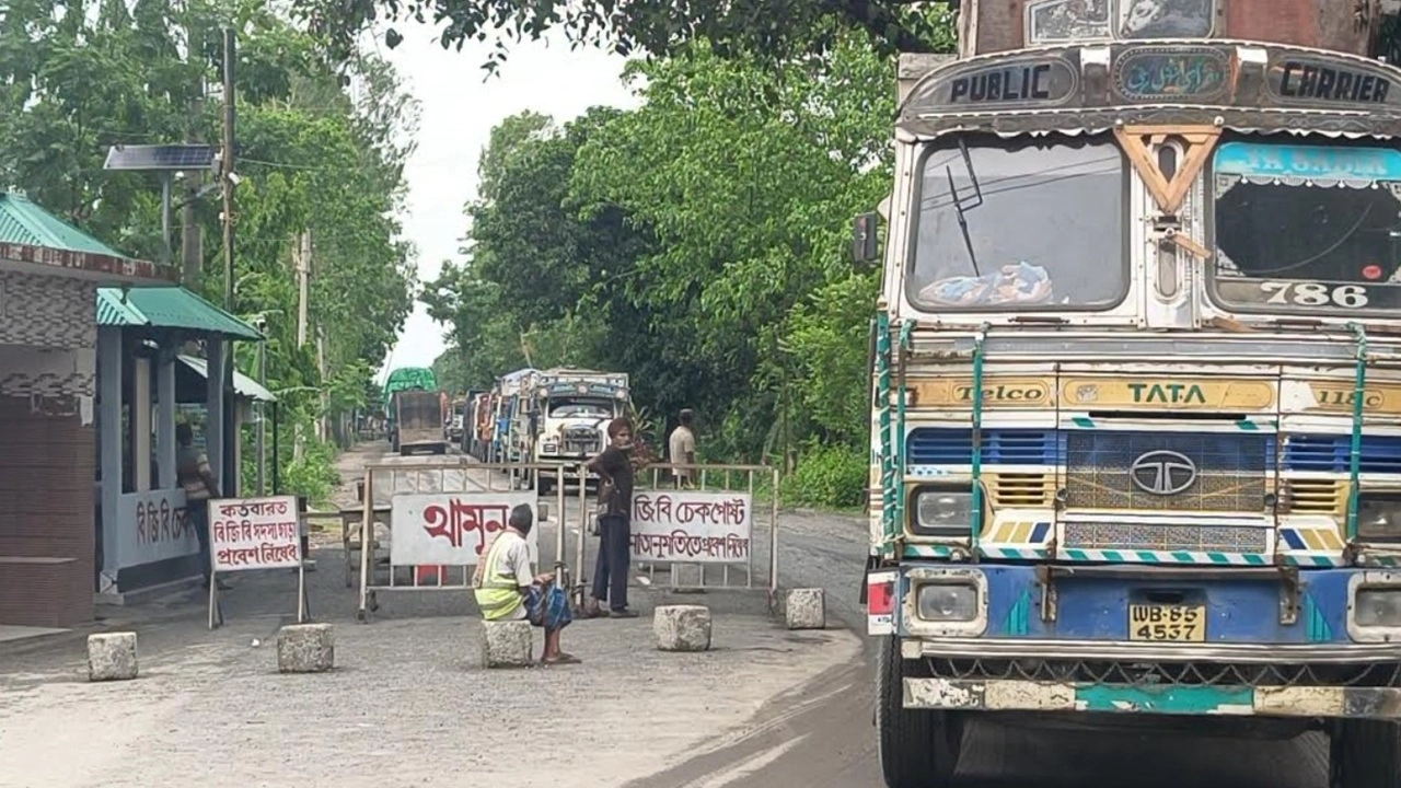 বুড়িমারী  স্থলবন্দরে বন্ধ থাকবে আমদানি-রপ্তানি