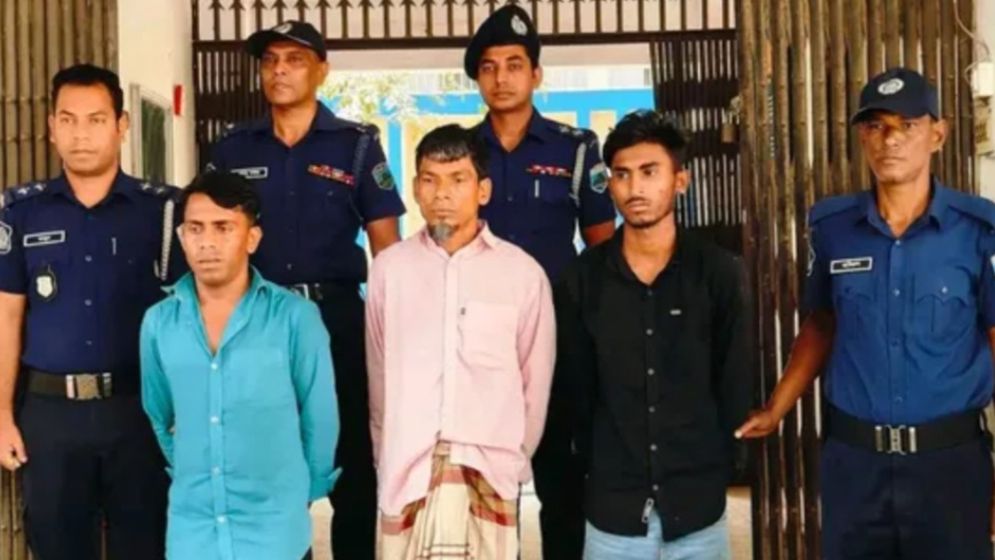 পুলিশ সুপার সেজে ‘ঈদ সম্মানি’ দাবি, তিনজন গ্রেফতার
