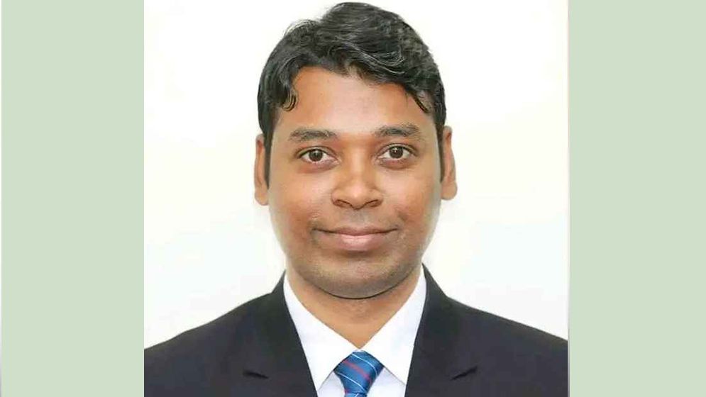 ইউএনওর আপত্তিকর ভিডিও প্রকাশ, পালিয়ে গেছেন তিনি