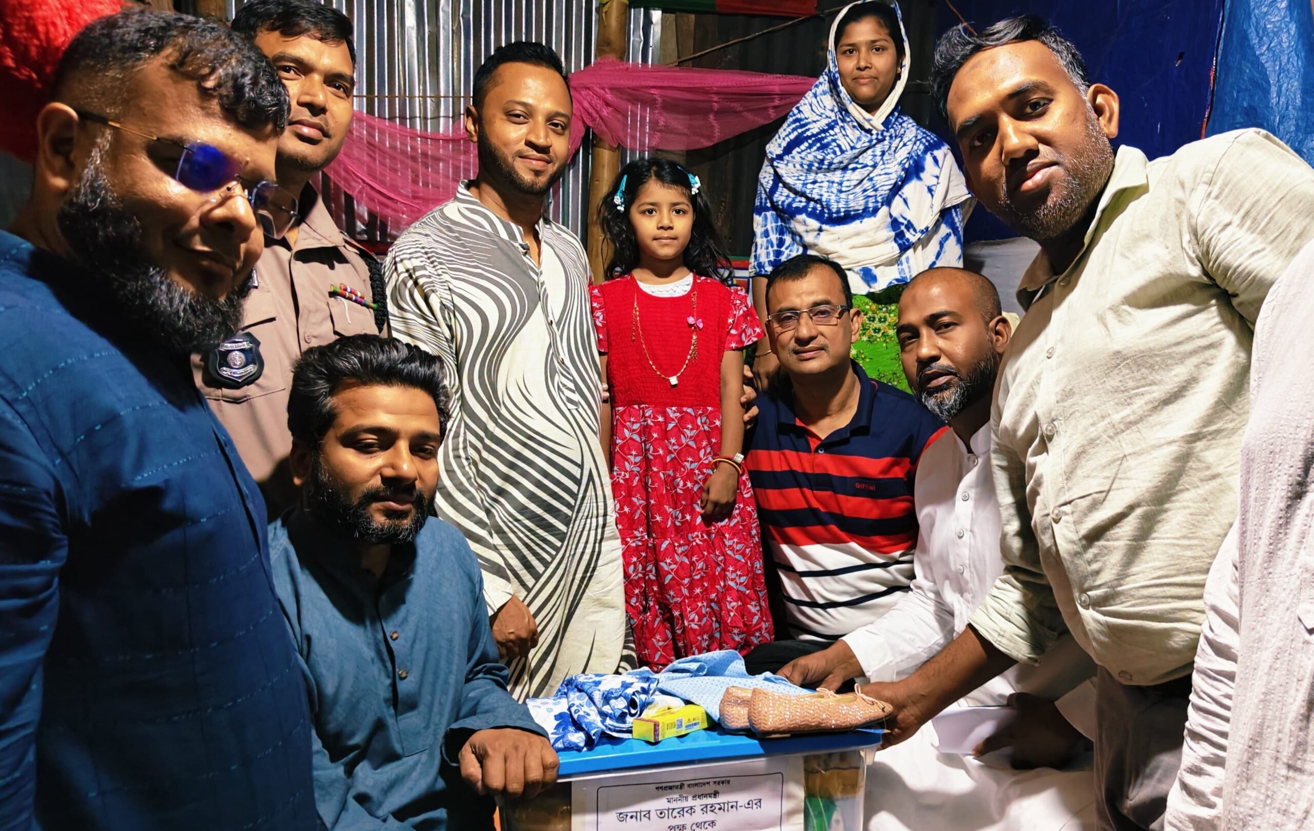 প্রধানমন্ত্রীর ঈদ উপহার পেলেন চা বিক্রেতার নাতনি ও নানী