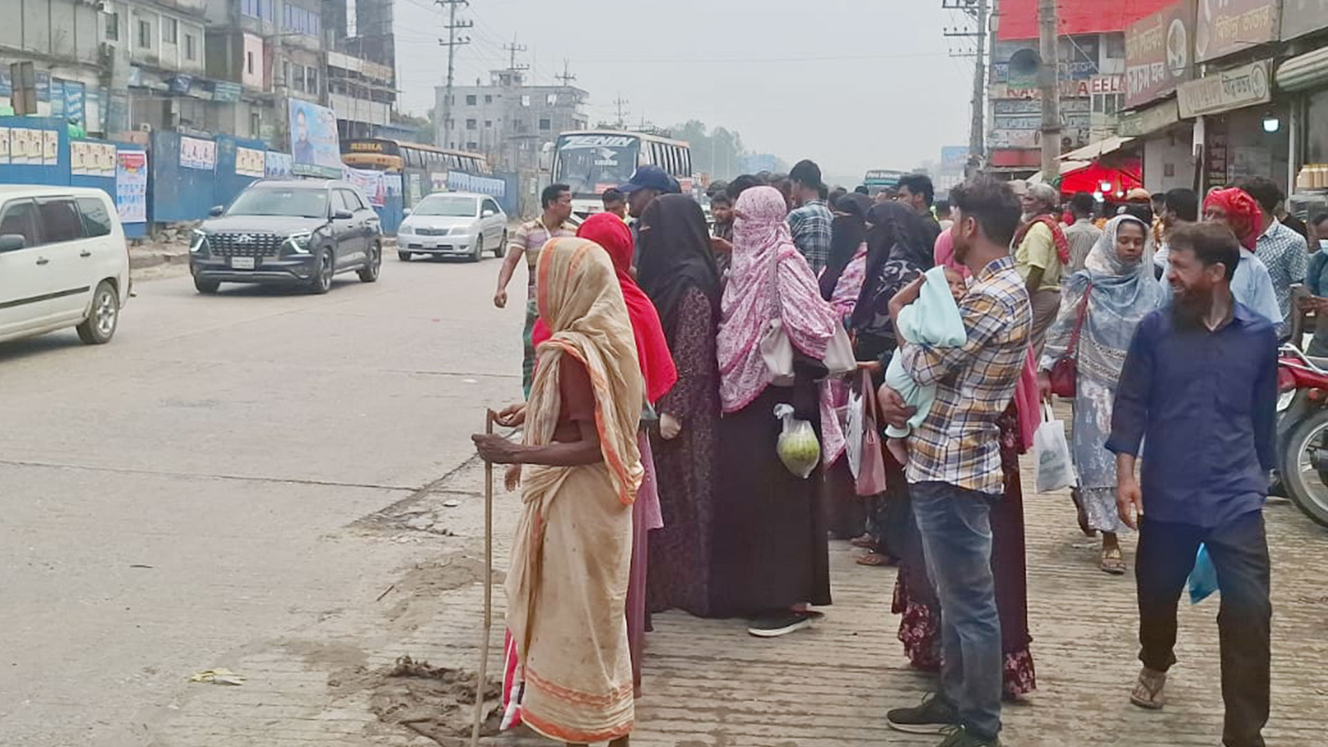 ঈদযাত্রায় টাঙ্গাইলে গণপরিবহন সংকট, যানজট নেই