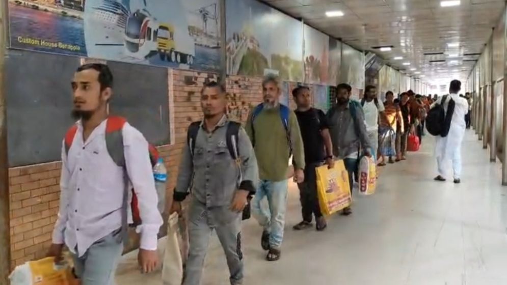 ভারতে পাচারের শিকার ৩৩ বাংলাদেশি দেশে ফিরলেন