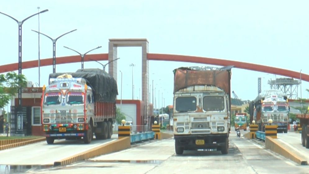 বেনাপোলে বাণিজ্য শুরু, ৯শ ট্রাকের চাপ