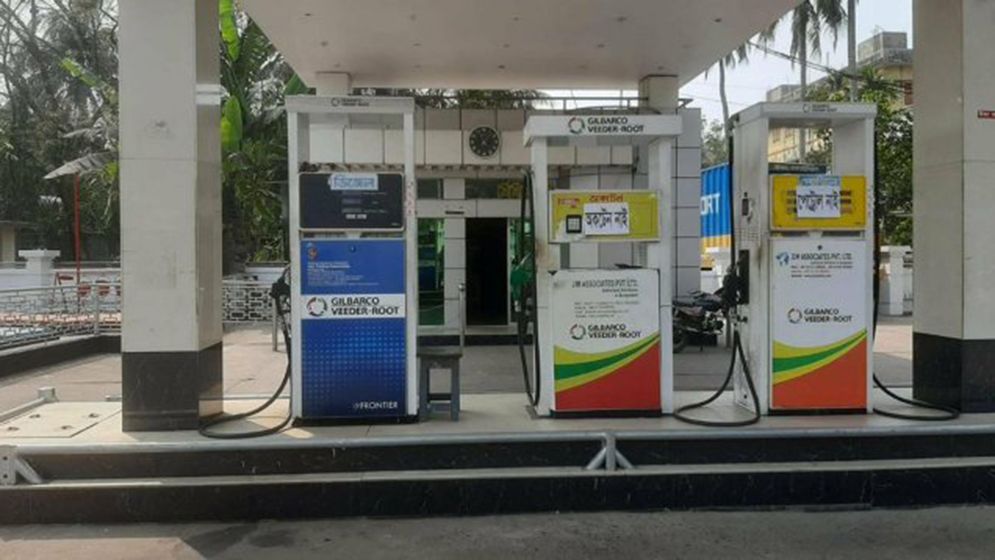 চট্টগ্রামে পেট্রল পাম্পে জ্বালানি সংকট, দীর্ঘ লাইনে যানবাহন