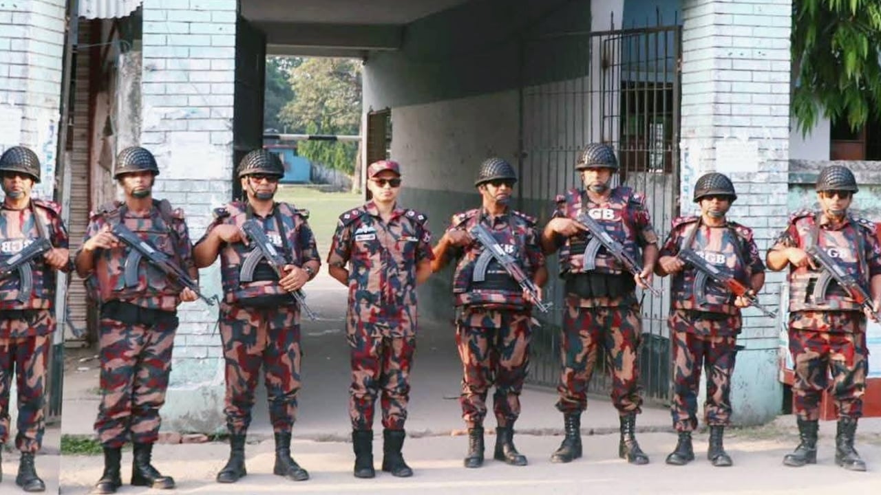 বগুড়া-৬ উপনির্বাচনে আইনশৃঙ্খলা রক্ষায় ৮ প্লাটুন বিজিবি মোতায়েন