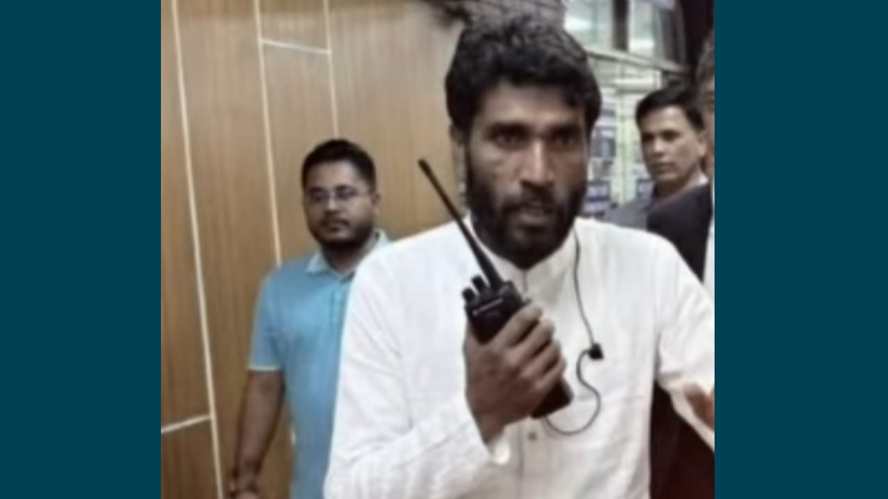 স্বরাষ্ট্রমন্ত্রীর নাম ভাঙিয়ে টাকা আদায়, চট্টগ্রামে প্রতারক গ্রেপ্তার