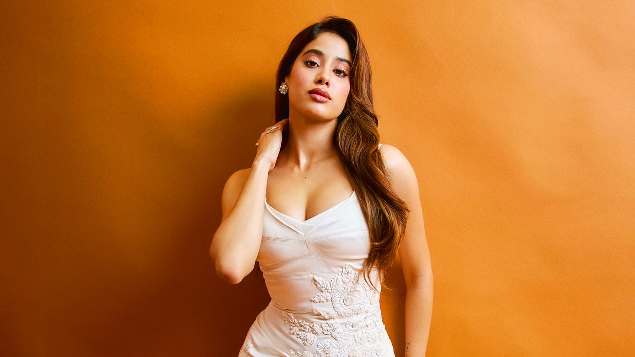 জাহ্নবী কাপুরের স্কুলজীবনে পর্ন সাইটে ছবি অপব্যবহারের অভিজ্ঞতা