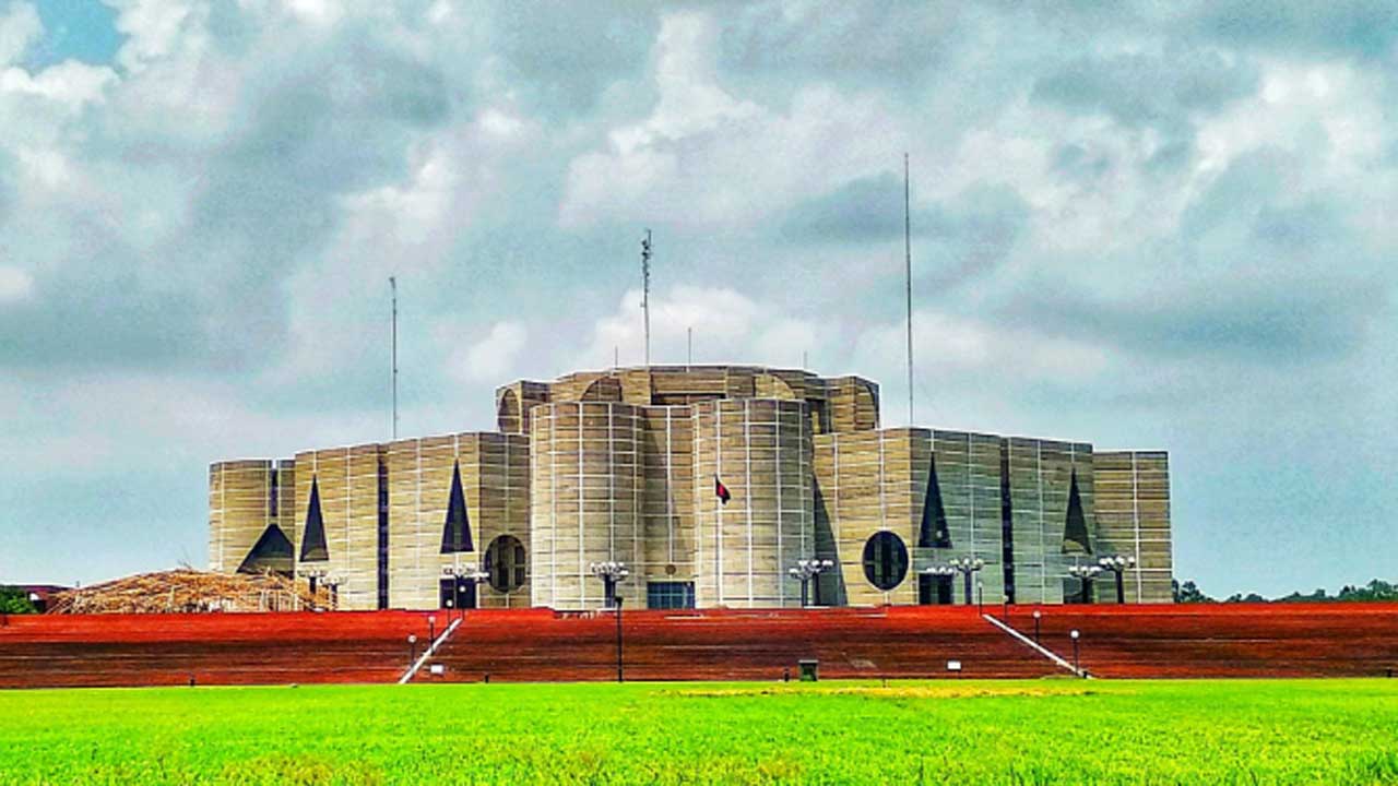 সরকারি চাকরিতে প্রবেশসীমা ৩২ বছর নির্ধারণে সংসদে বিল পাস