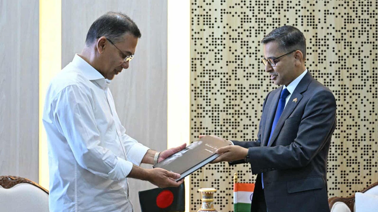 প্রধানমন্ত্রীর সঙ্গে ভারতীয় হাইকমিশনারের সাক্ষাৎ