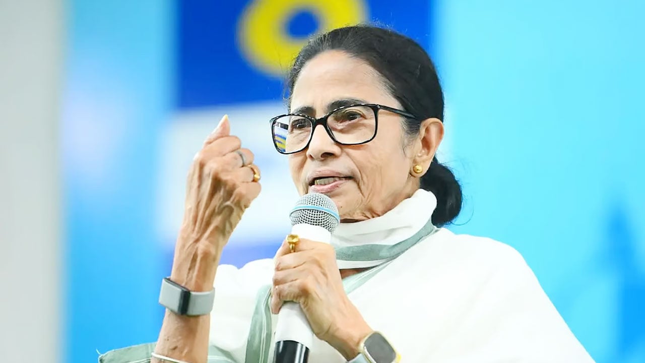 ‘কলকাতায় হামলা চালাবে পাকিস্তান, প্রধানমন্ত্রী চুপ কেন?’ তোপ মমতার