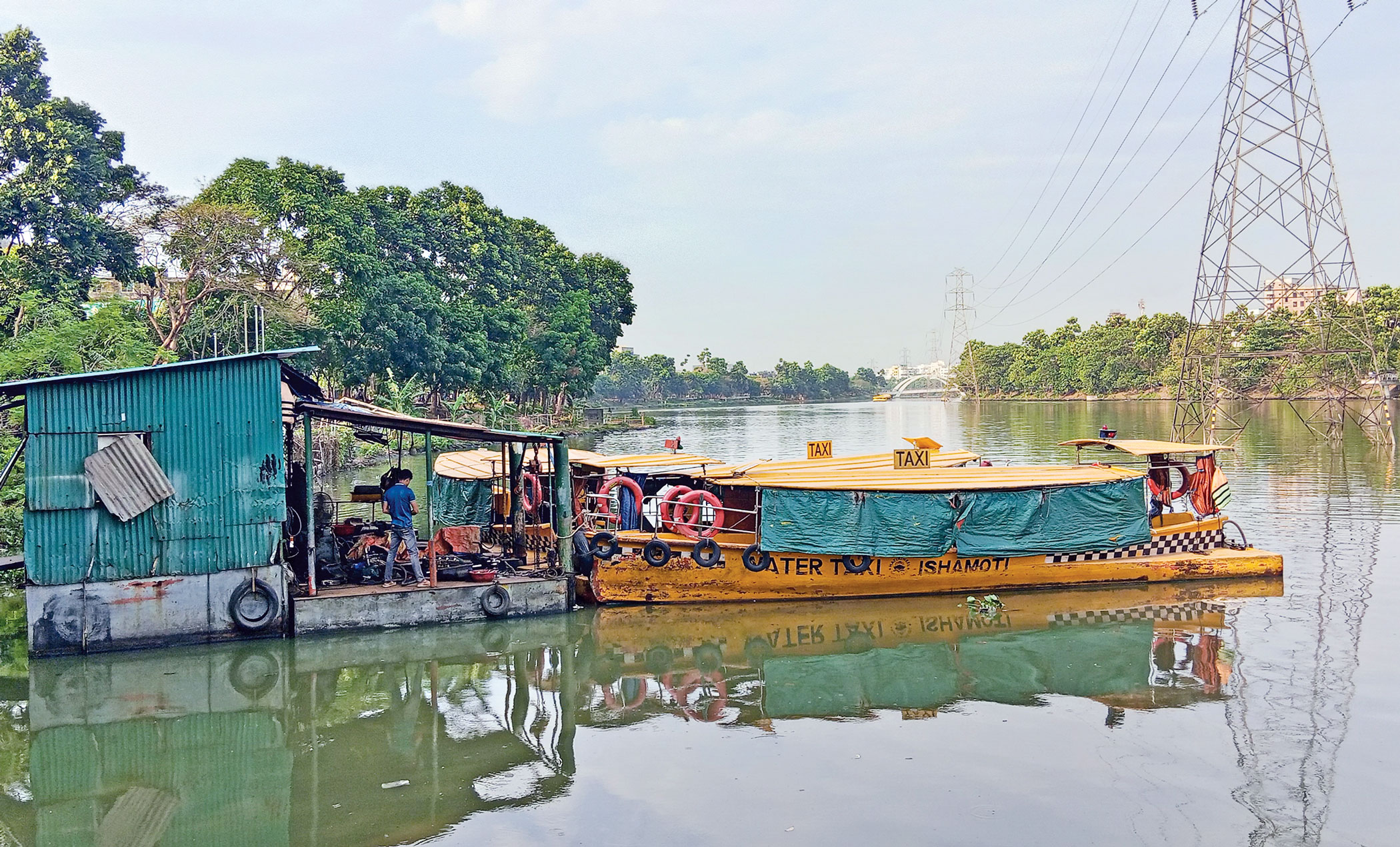 তেল সংকটে বন্ধ হওয়ার মুখে হাতিরঝিলের ওয়াটার ট্যাক্সি