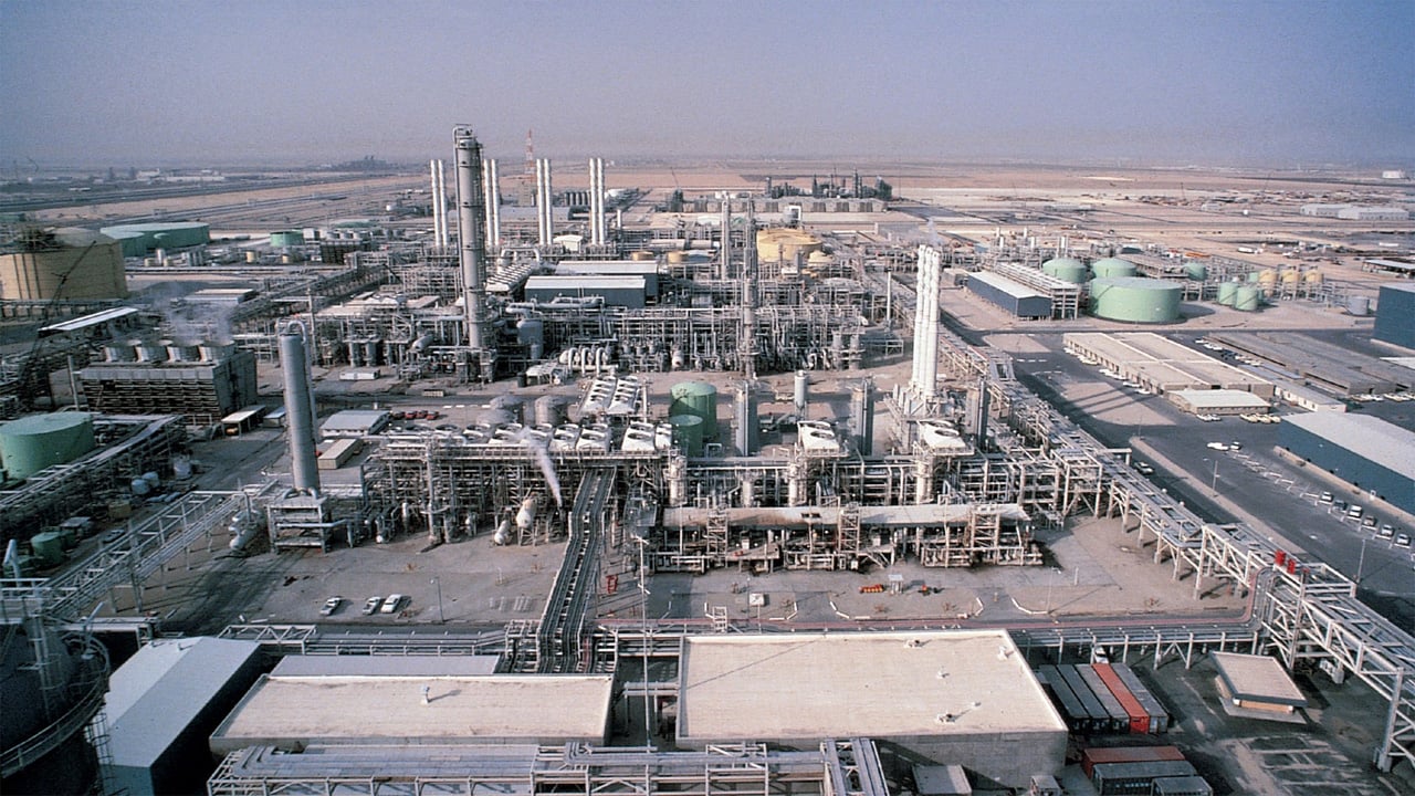 ইরানের হামলায় দাউ দাউ করে জ্বলছে সৌদির পেট্রোক্যামিকেল প্ল্যান্ট