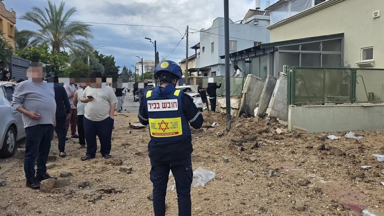 ইরানের ক্লাস্টার মিসাইল আঘাত হানল ইসরায়েলে