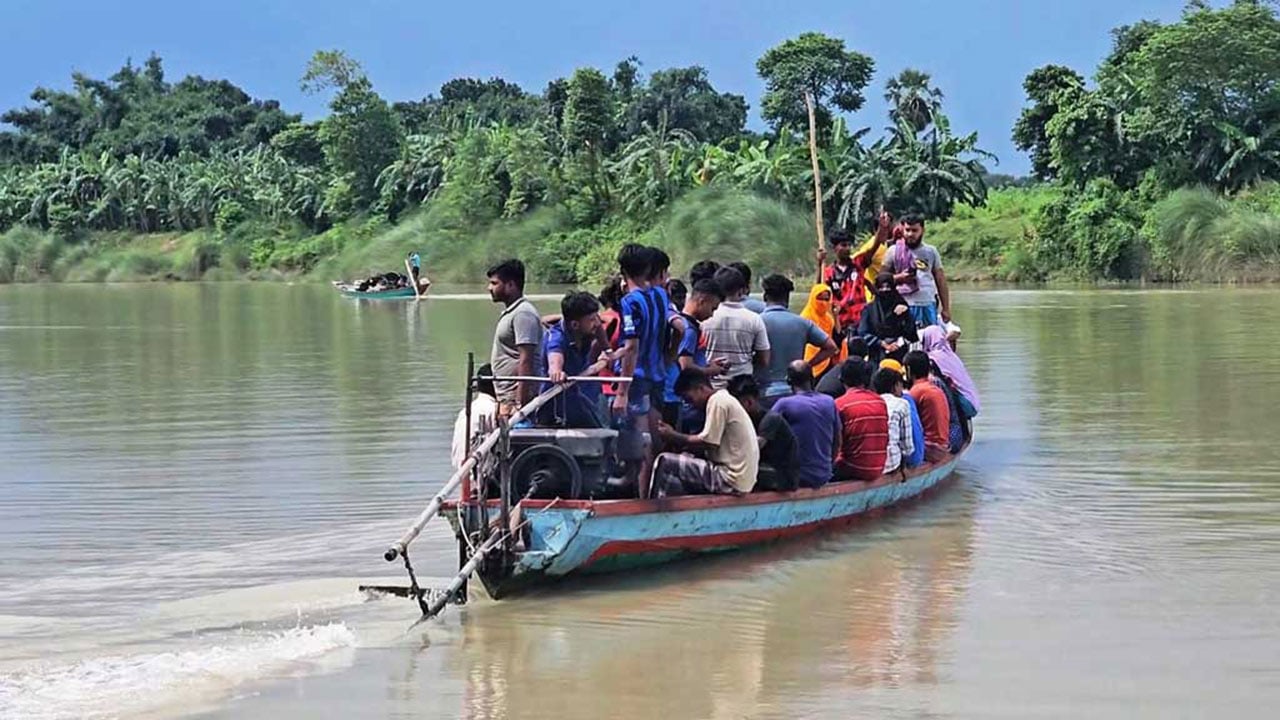 খুলনায় ঝড়ে নৌকাডুবি, দুই জেলে নিখোঁজ