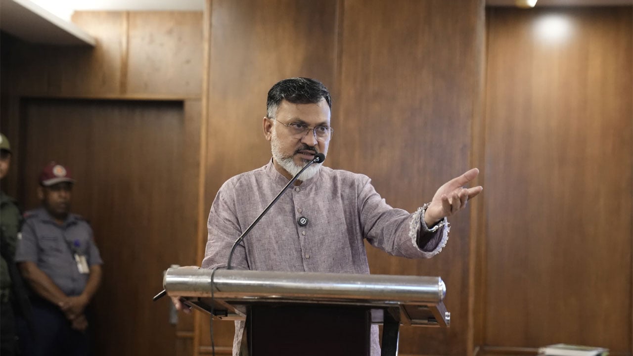 পথচারীদের নিরাপত্তার জন্য ফুটপাত দখলমুক্ত করার কাজ শুরু করেছি