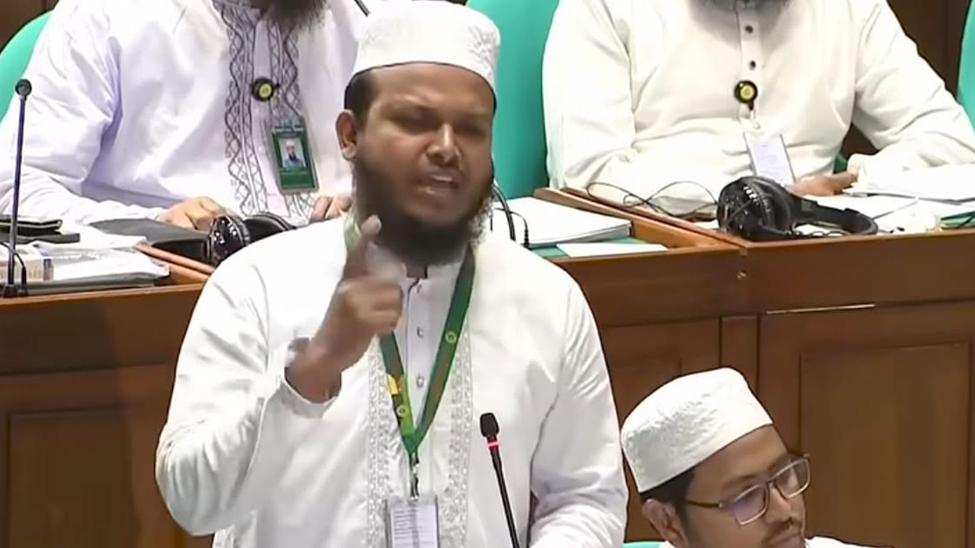 ৮ পাম্প ঘুরে তেল না পেয়ে লোকাল গাড়িতে সংসদে এসেছি: সালাহউদ্দিন