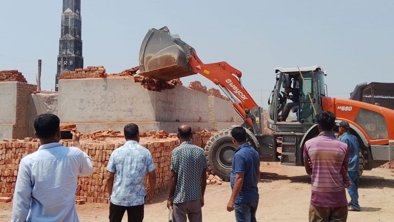 রংপুরে অবৈধ ৪ ইটভাটায় অভিযান, সাড়ে ১৫ লাখ টাকা জরিমানা