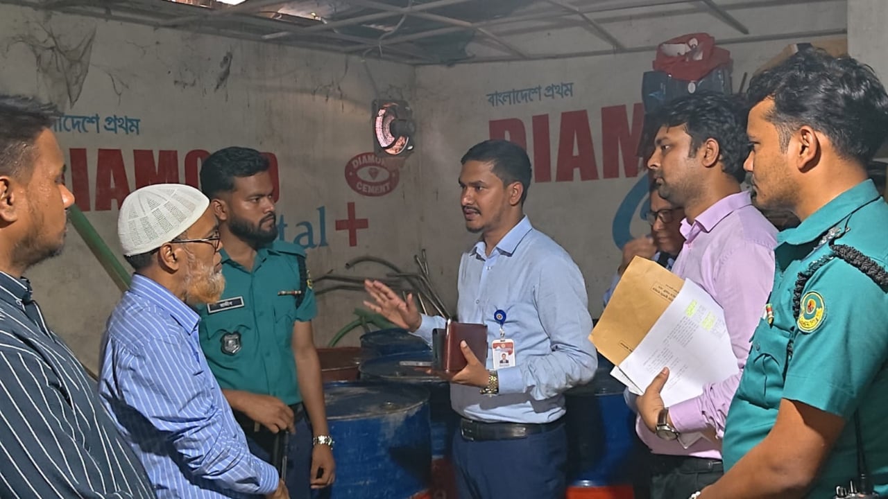 ২ হাজার লিটার অকটেন জব্দ, দেড় লাখ টাকা জরিমানা