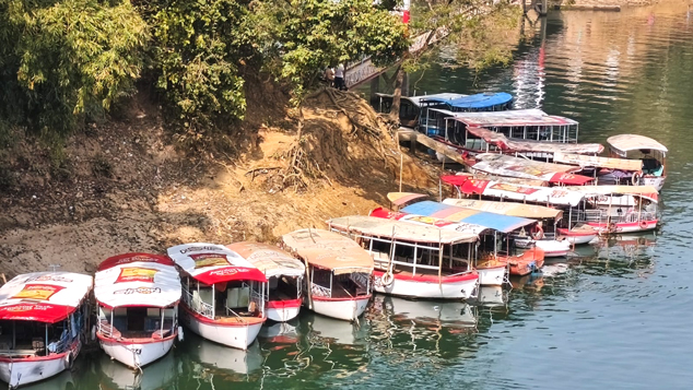 জ্বালানি সংকট: বিপাকে রাঙ্গামাটির বোটচালকরা, পর্যটন ব্যবসায় মন্দার শঙ্কা