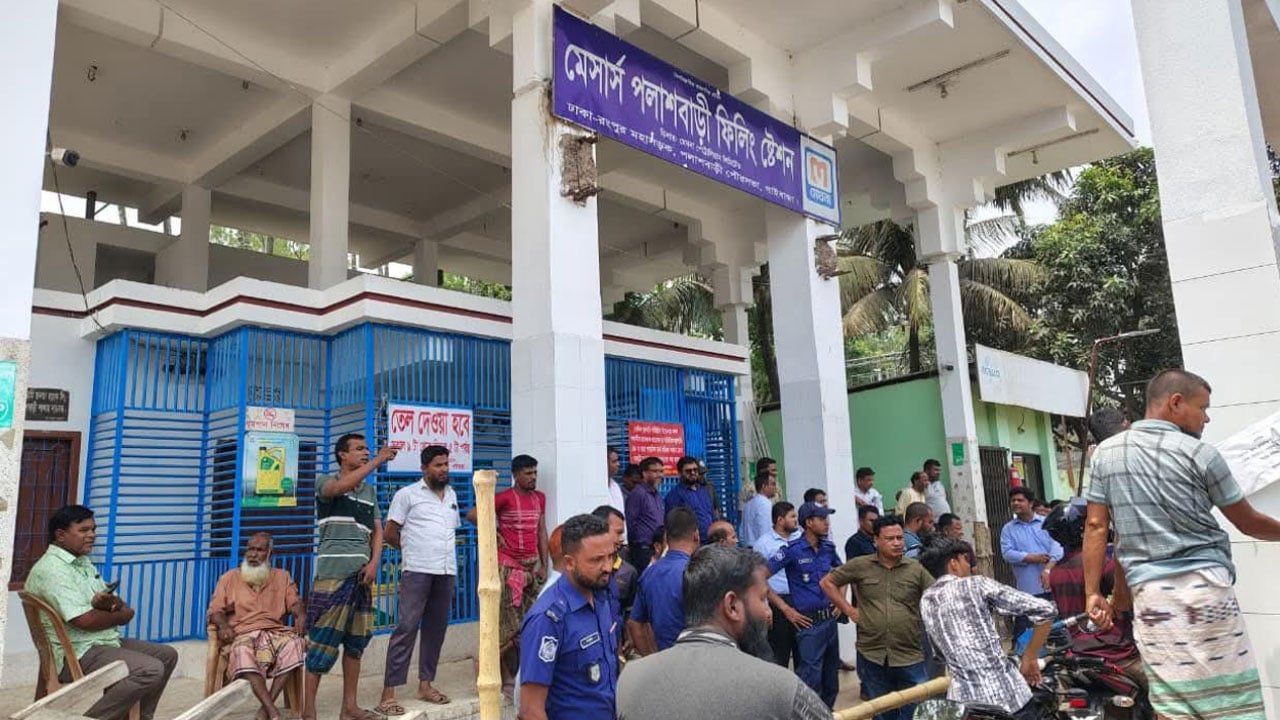 ফিলিং স্টেশনে তেল নেওয়াকে কেন্দ্র করে ছুরিকাঘাতে আহত ৩