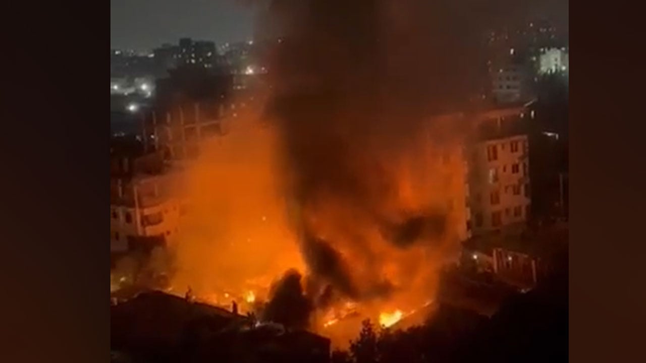 রাজধানীর তুরাগে বস্তিতে আগুন, ফায়ার সার্ভিসের ৫ ইউনিট কাজ করছে