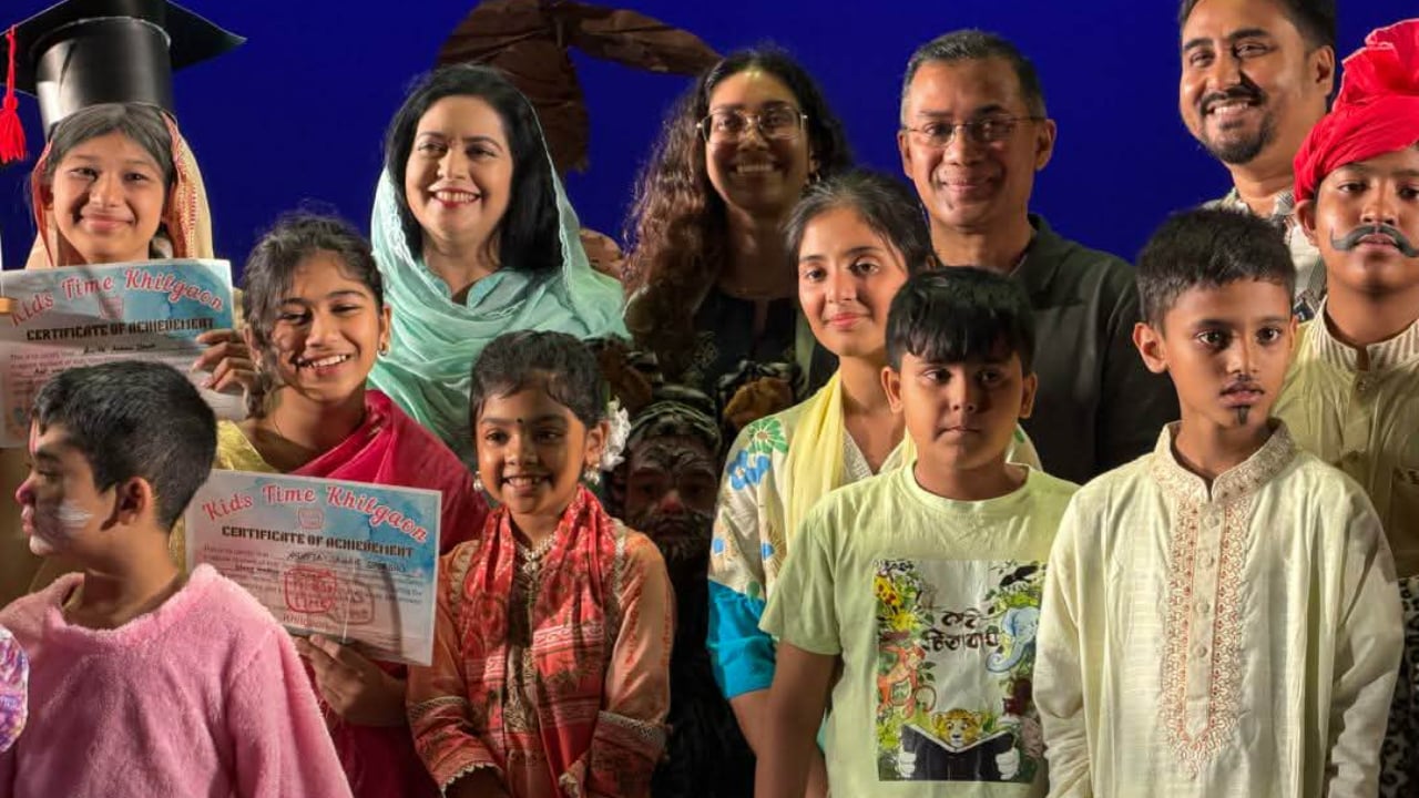প্রধানমন্ত্রী সপরিবারে শিশুদের নাটক উপভোগ করলেন