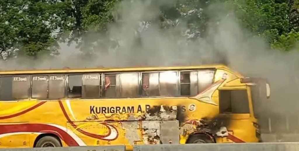 বগুড়ায় চলন্ত বাসে আগুন, হতাহতের ঘটনা