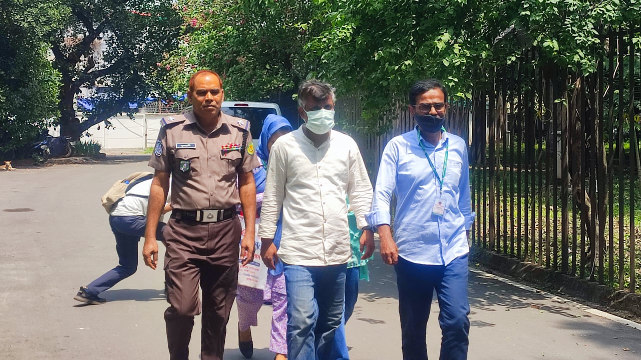 ১২ হাজার কোটি টাকা লেনদেন দাবি, সেই পাটোয়ারী বাবুর আত্মসমর্পণ