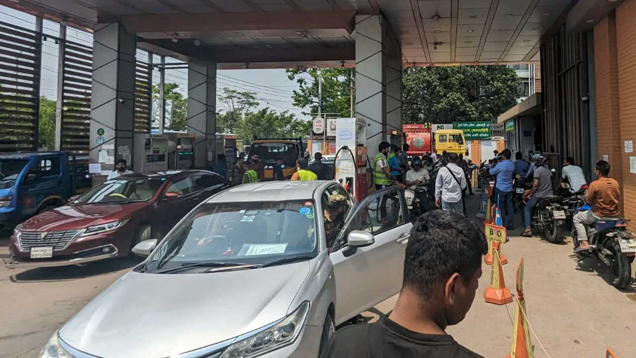 ফুয়েল পাস নিয়ে অপেক্ষার ভোগান্তি কমছে না