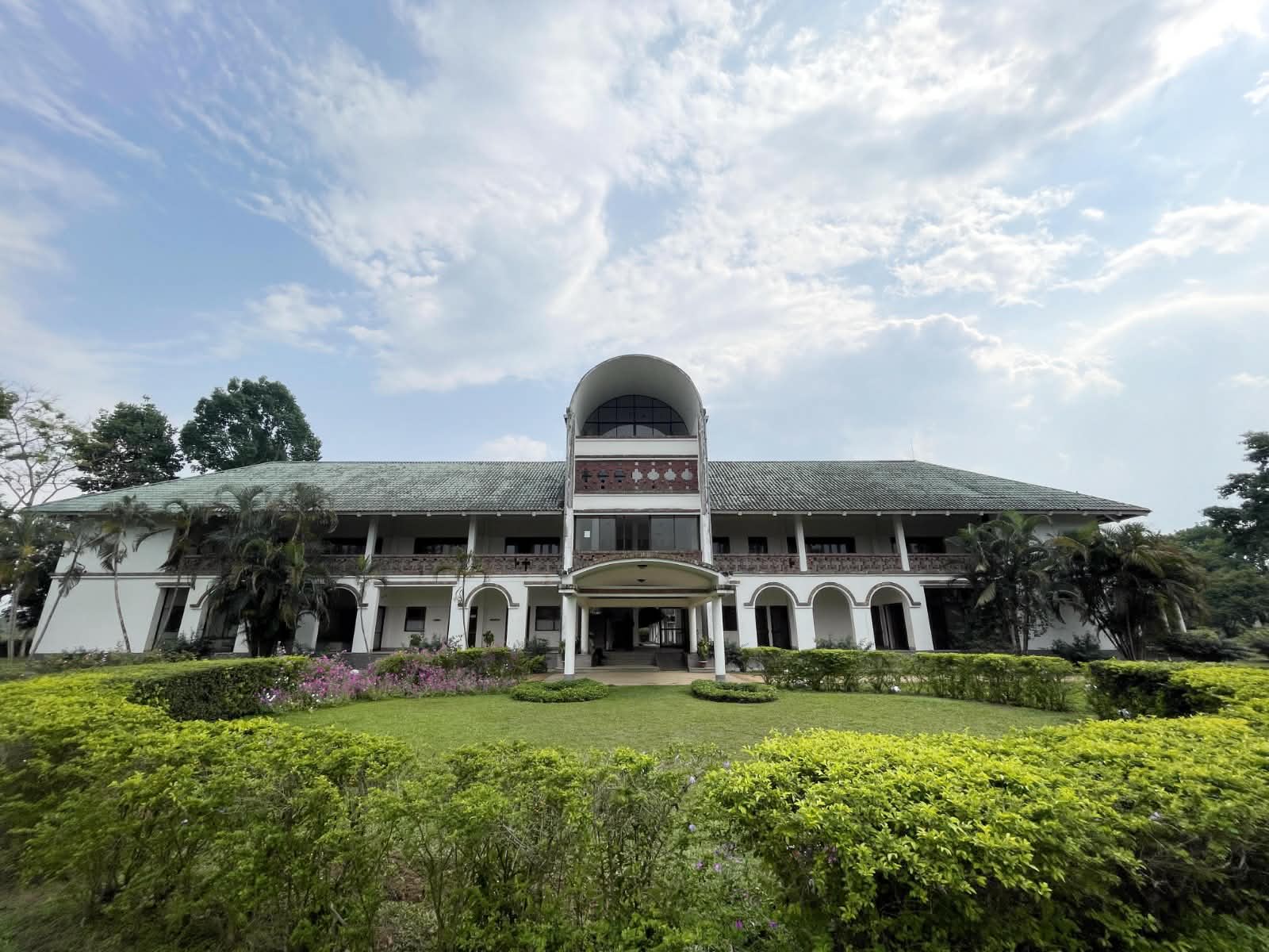 ১৭ দিন ধরে বন্ধ ক্যামেলিয়া হাসপাতাল, চিকিৎসা সংকটে চা-শ্রমিকরা