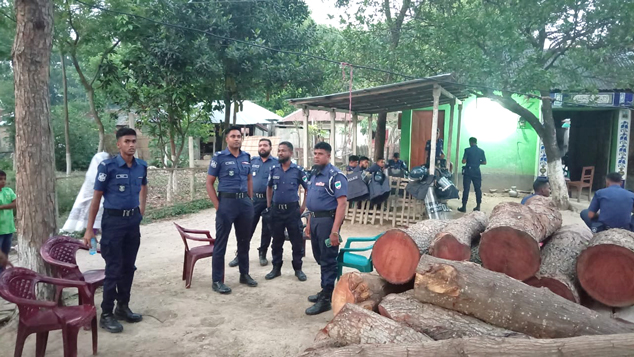 কুষ্টিয়ায় বাউল শফি মণ্ডলের বাড়িতে পুলিশি পাহারা