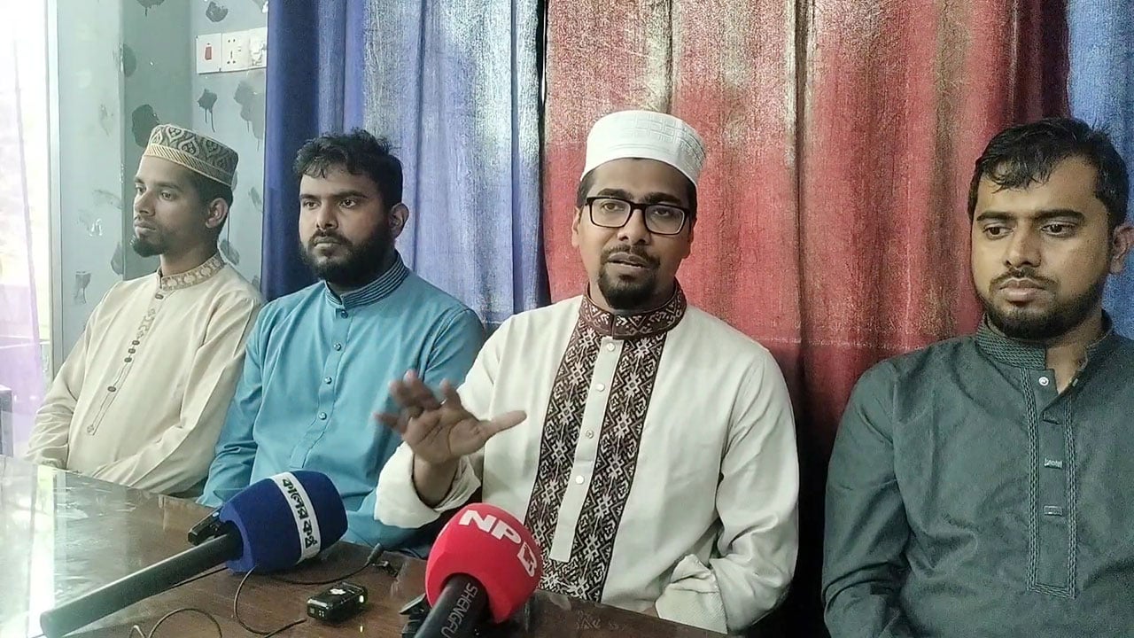 ভারতে মুচলেখা দিয়ে সরকার ক্ষমতায় বসেছে
