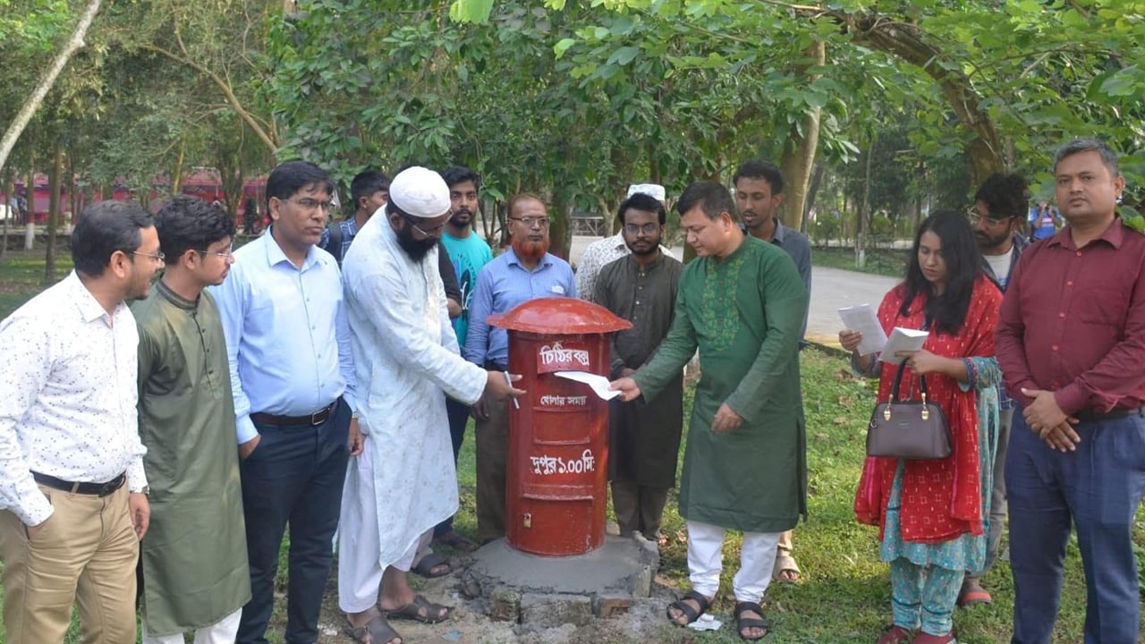 বেগম রোকেয়া বিশ্ববিদ্যালয়ে ডাকবাক্সের উদ্বোধন