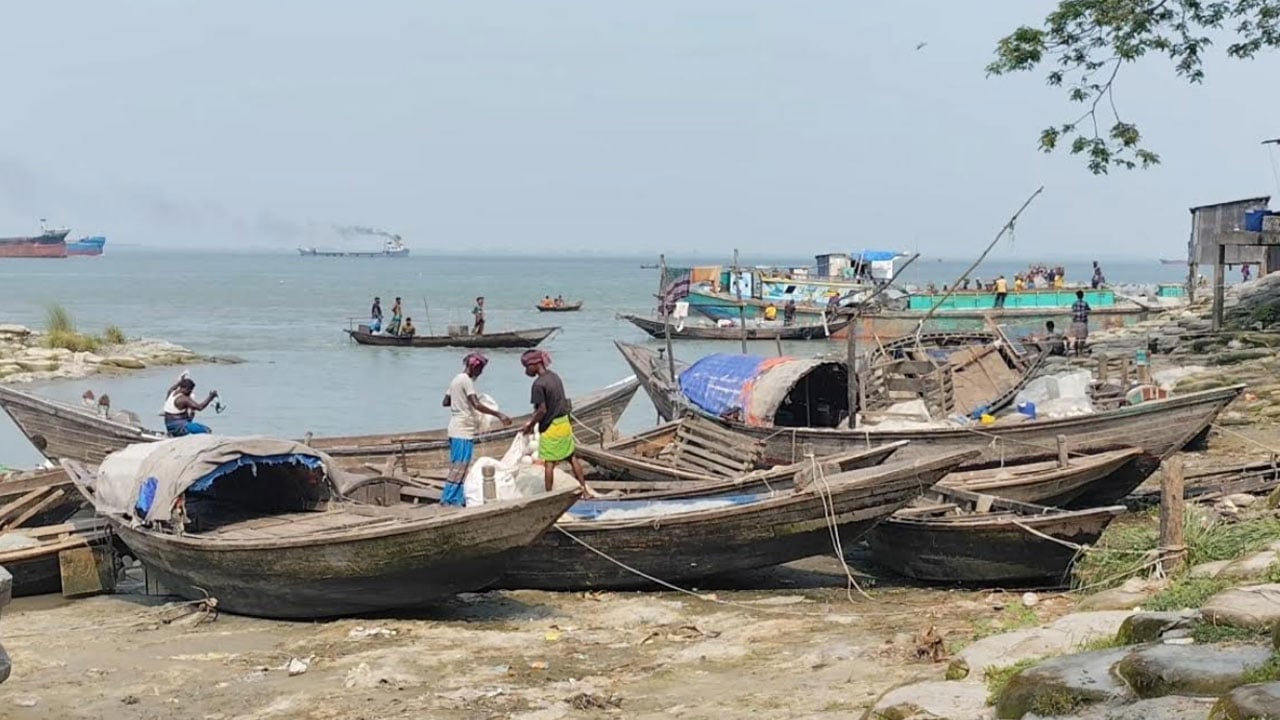 বঙ্গোপসাগরে ৫৮ দিনের নিষেধাজ্ঞা চলছে, কর্মহীন ভোলার ৬৫ হাজার