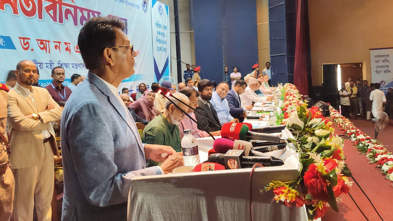 শিক্ষকরা মন্ত্রীদের খাতা দেখা শুরু করেছে: শিক্ষামন্ত্রী