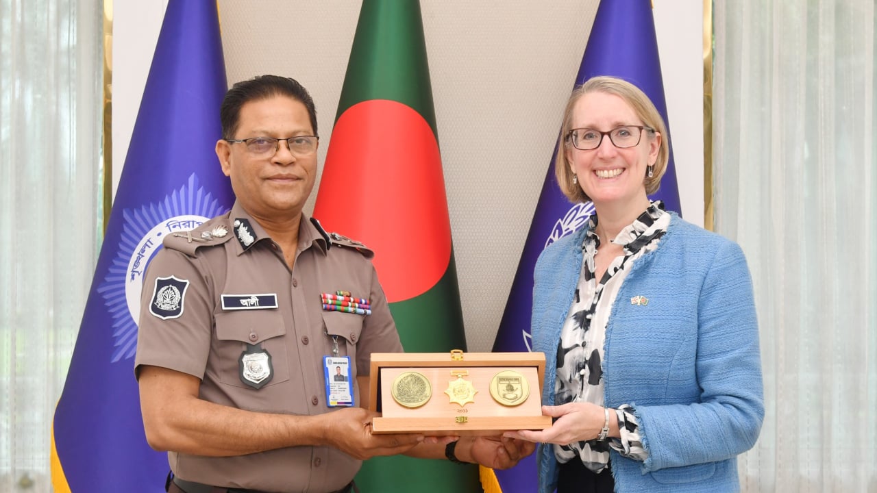 যুক্তরাজ্য আন্তর্জাতিক অপরাধ দমনে বাংলাদেশ পুলিশের পাশে
