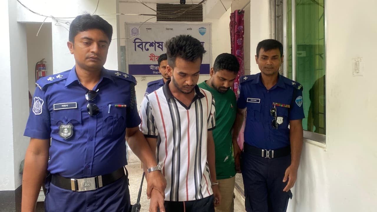চট্টগ্রামে ব্যবসায়ীকে কুপিয়ে টাকা ছিনতাই, গ্রেপ্তার ২
