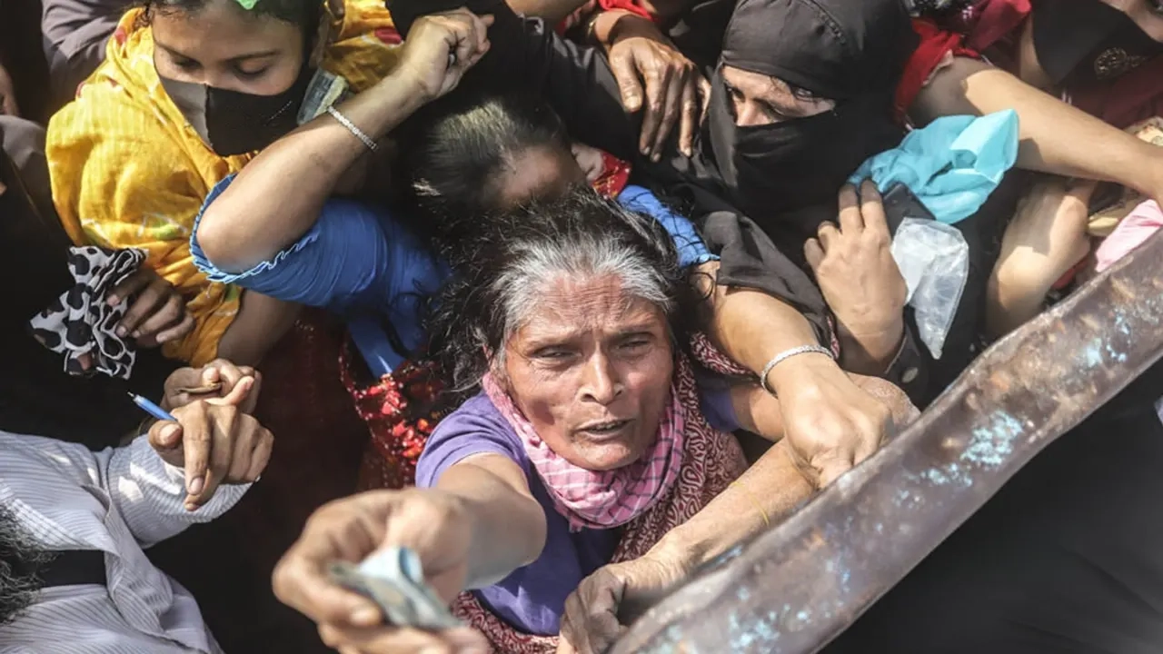 অরাজকতা নয়, ডাল-ভাতের নিশ্চয়তা চায় সাধারণ মানুষ