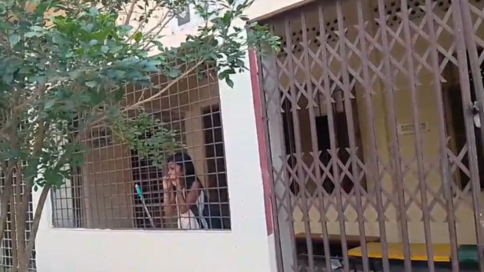 স্কুলে তালাবদ্ধ হয়ে পড়েছিল শিশু, উদ্ধার করেছে স্থানীয়রা