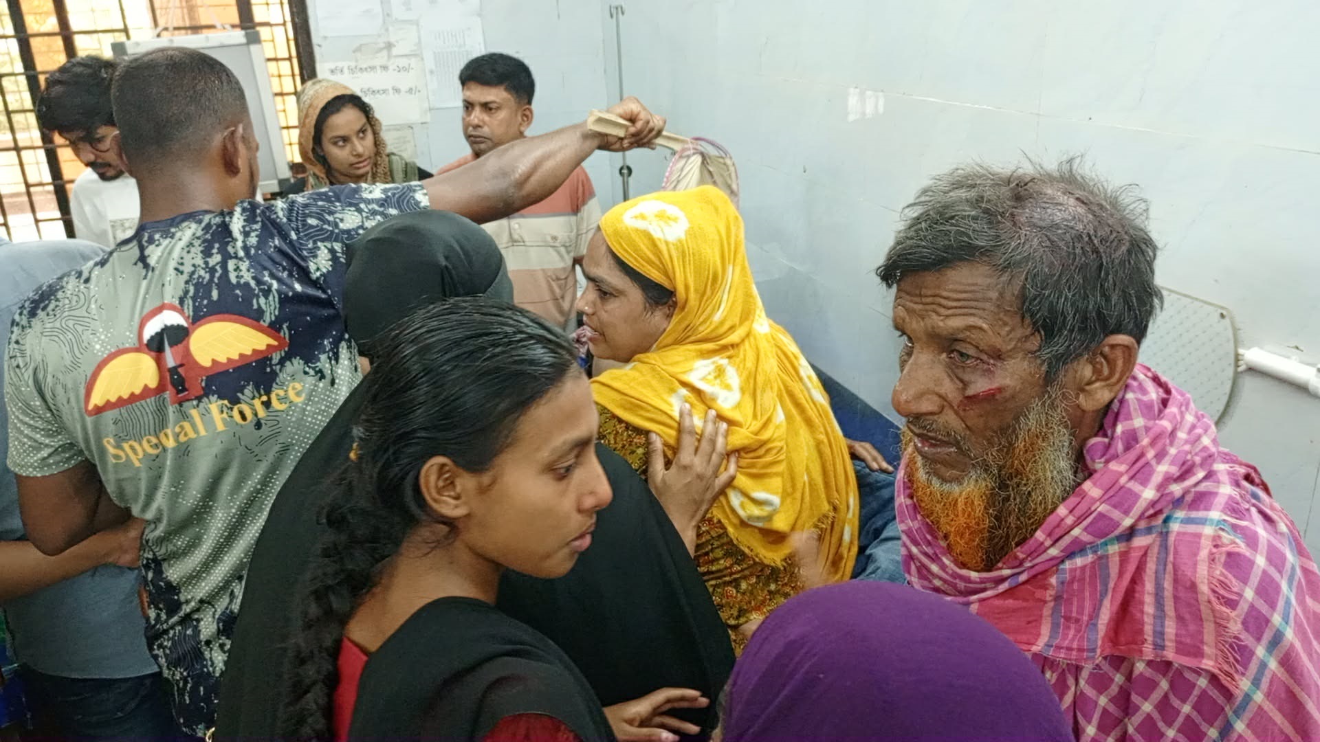 শৈলকুপায় চায়ের দাম নিয়ে সংঘর্ষ, আহত ১২ জন