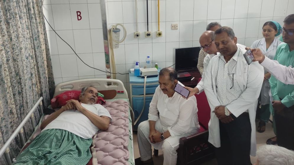 প্রবীণ সাংবাদিকদের অবসর ভাতা বাস্তবায়নে কাজ করছে সরকার: তথ্যমন্ত্রী