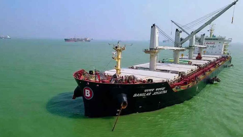 বাংলাদেশি জাহাজের হরমুজ পার হওয়ার চেষ্টা, যা জানালেন মন্ত্রী