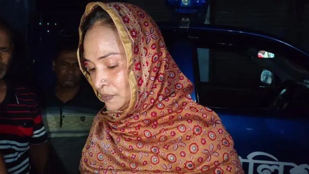 সাবেক মন্ত্রী শাজাহান খানের মেয়ে পরিচয় দেওয়া সেই কর্মকর্তা বদলি