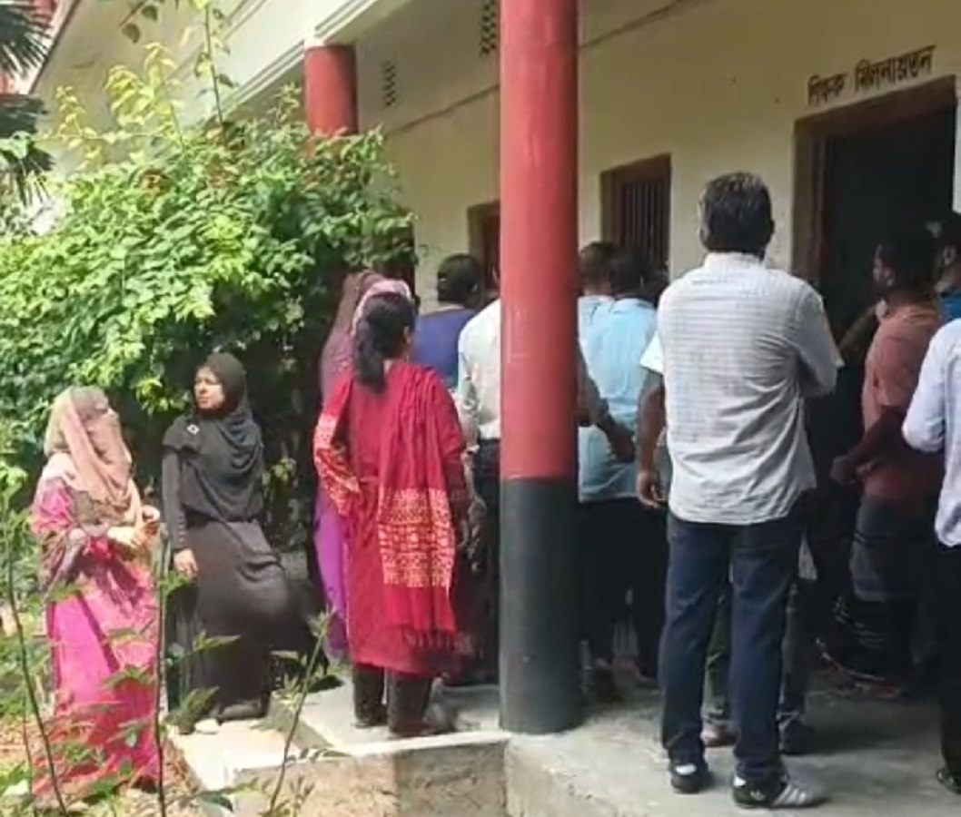 রায়পুরায় কলেজ ক্যাম্পাসে ঢুকে অধ্যক্ষের ওপর হামলার অভিযোগ