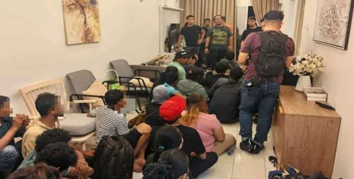 মালয়েশিয়ায় গোপন আস্তানায় অভিযান, বাংলাদেশিসহ আটক ৭৪